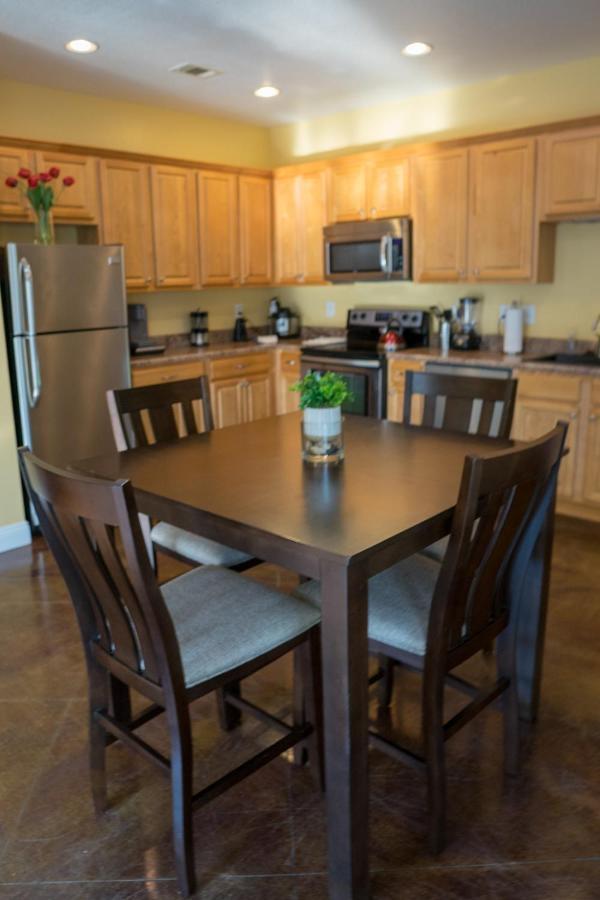 Serene 3Br Apartment 4Tvs Free Wi-Fi & Parking -E- Moss Point Bagian luar foto
