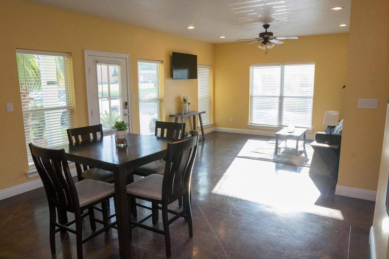 Serene 3Br Apartment 4Tvs Free Wi-Fi & Parking -E- Moss Point Bagian luar foto