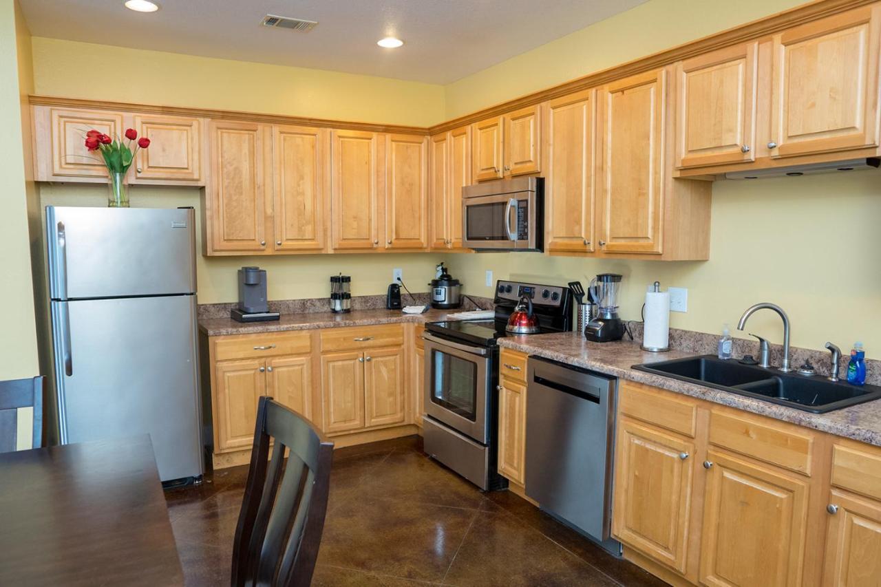 Serene 3Br Apartment 4Tvs Free Wi-Fi & Parking -E- Moss Point Bagian luar foto