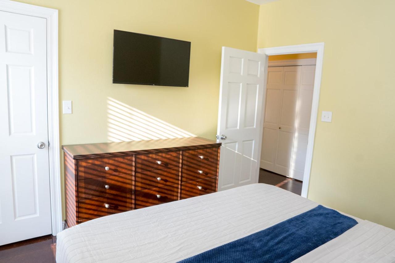 Serene 3Br Apartment 4Tvs Free Wi-Fi & Parking -E- Moss Point Bagian luar foto