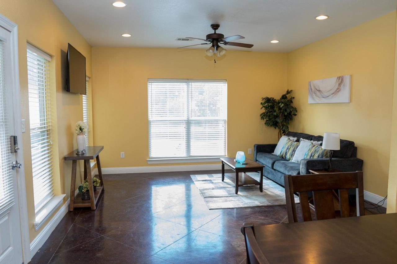Serene 3Br Apartment 4Tvs Free Wi-Fi & Parking -E- Moss Point Bagian luar foto