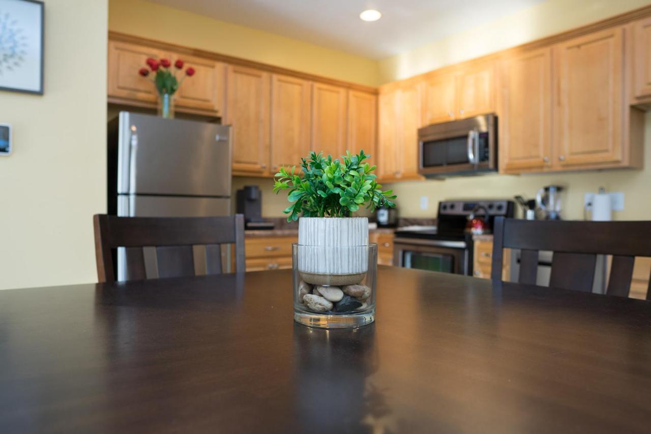 Serene 3Br Apartment 4Tvs Free Wi-Fi & Parking -E- Moss Point Bagian luar foto