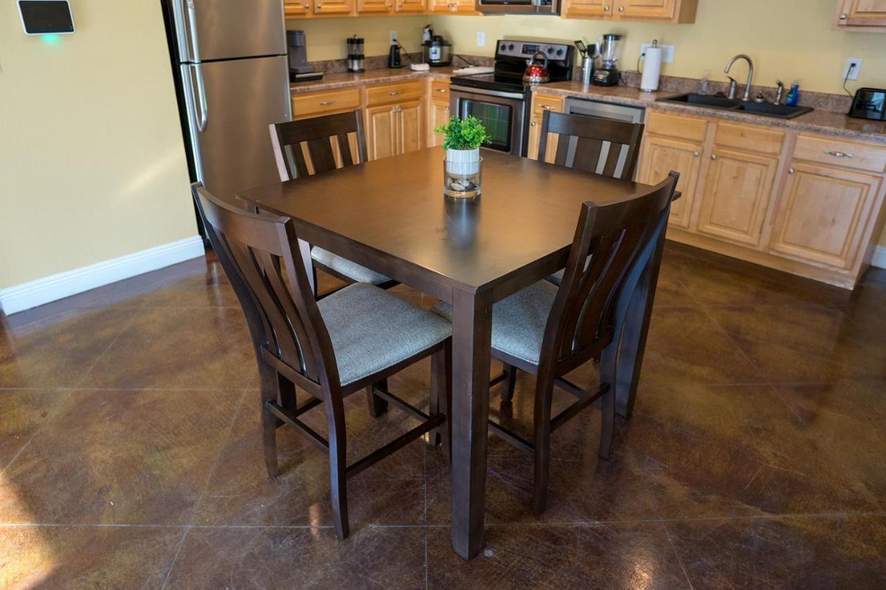 Serene 3Br Apartment 4Tvs Free Wi-Fi & Parking -E- Moss Point Bagian luar foto