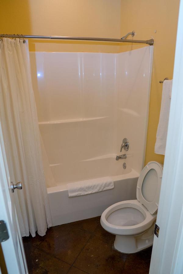 Serene 3Br Apartment 4Tvs Free Wi-Fi & Parking -E- Moss Point Bagian luar foto