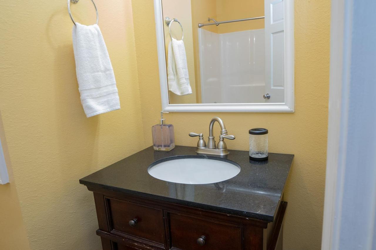 Serene 3Br Apartment 4Tvs Free Wi-Fi & Parking -E- Moss Point Bagian luar foto
