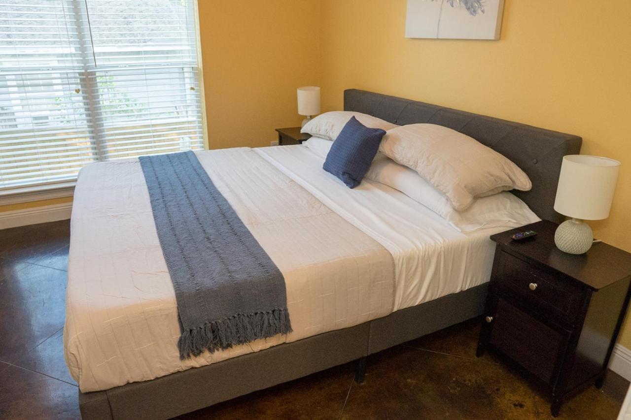 Serene 3Br Apartment 4Tvs Free Wi-Fi & Parking -E- Moss Point Bagian luar foto