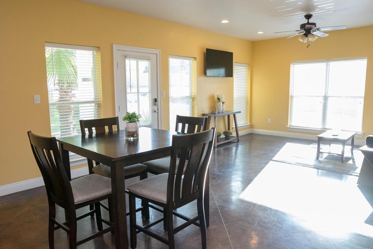 Serene 3Br Apartment 4Tvs Free Wi-Fi & Parking -E- Moss Point Bagian luar foto