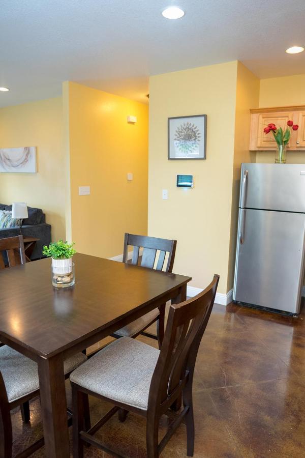 Serene 3Br Apartment 4Tvs Free Wi-Fi & Parking -E- Moss Point Bagian luar foto