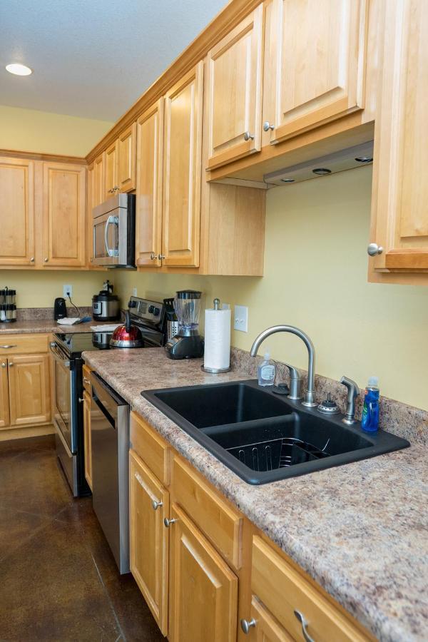 Serene 3Br Apartment 4Tvs Free Wi-Fi & Parking -E- Moss Point Bagian luar foto