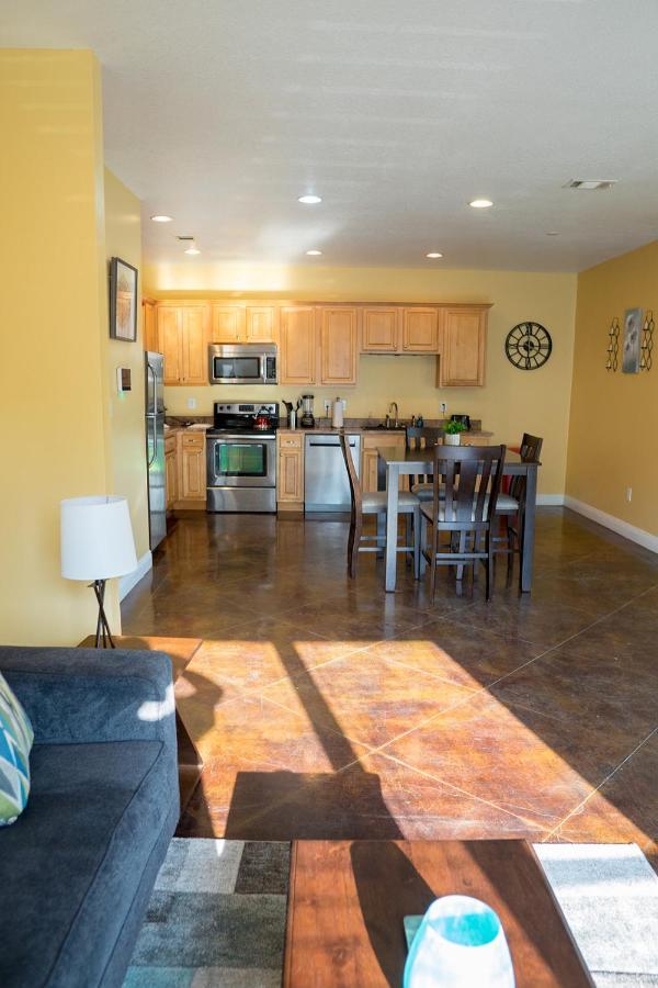 Serene 3Br Apartment 4Tvs Free Wi-Fi & Parking -E- Moss Point Bagian luar foto