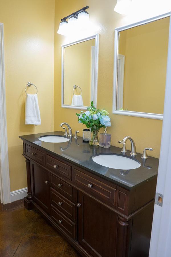 Serene 3Br Apartment 4Tvs Free Wi-Fi & Parking -E- Moss Point Bagian luar foto