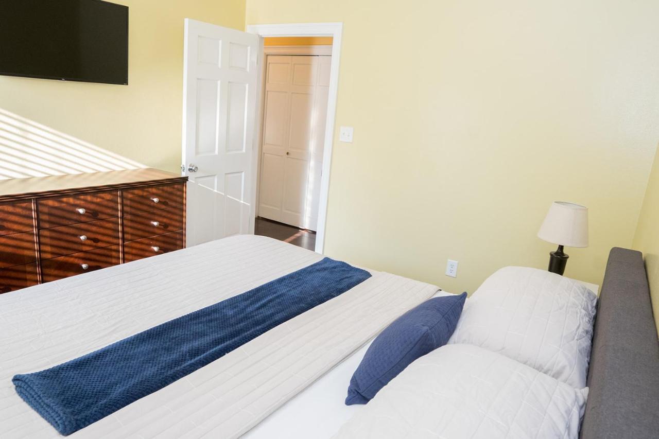 Serene 3Br Apartment 4Tvs Free Wi-Fi & Parking -E- Moss Point Bagian luar foto