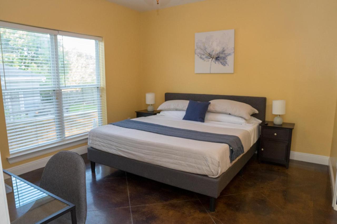 Serene 3Br Apartment 4Tvs Free Wi-Fi & Parking -E- Moss Point Bagian luar foto
