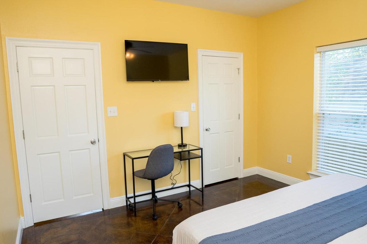 Serene 3Br Apartment 4Tvs Free Wi-Fi & Parking -E- Moss Point Bagian luar foto