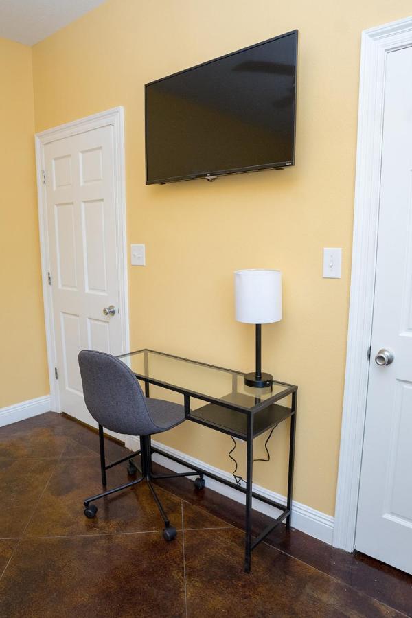 Serene 3Br Apartment 4Tvs Free Wi-Fi & Parking -E- Moss Point Bagian luar foto