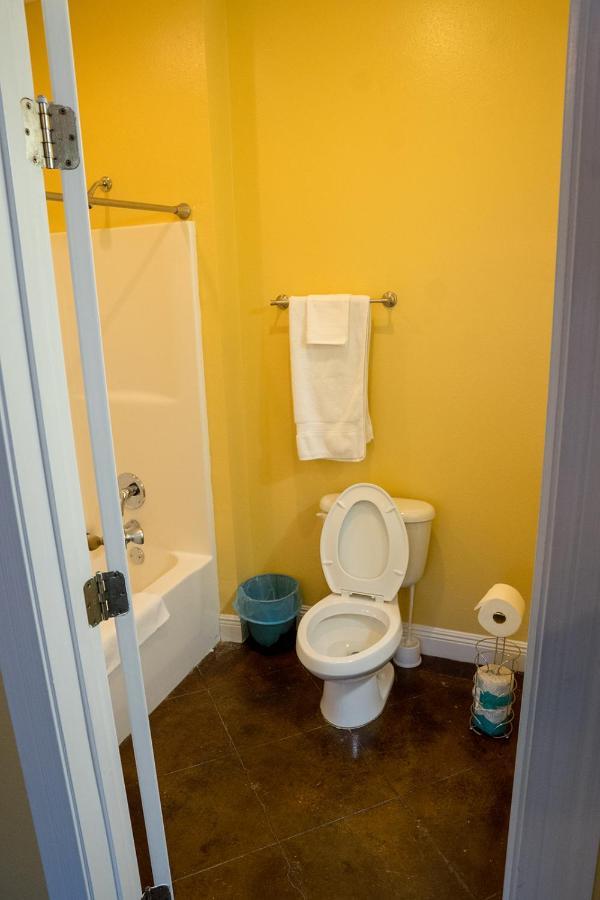 Serene 3Br Apartment 4Tvs Free Wi-Fi & Parking -E- Moss Point Bagian luar foto