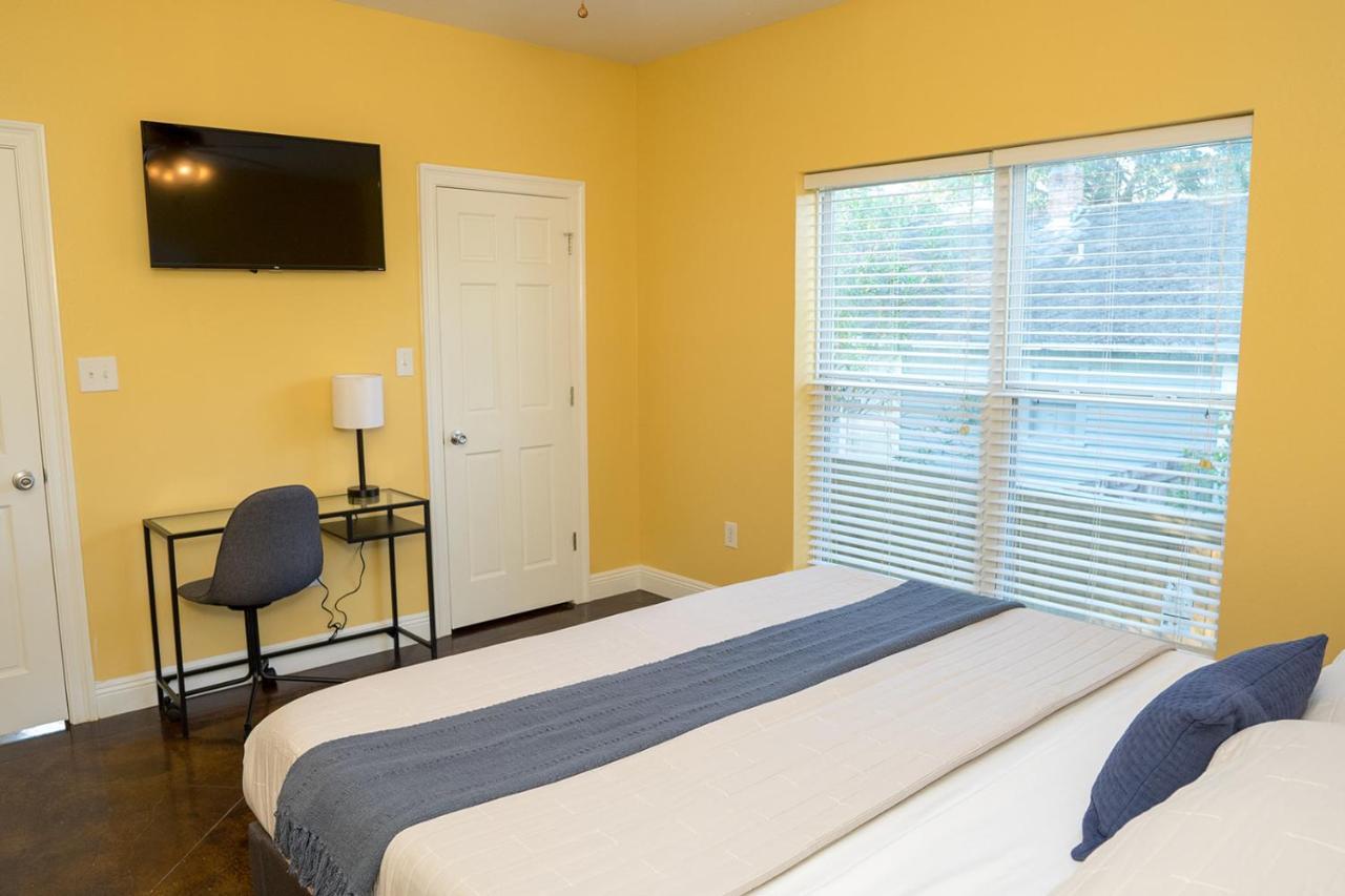 Serene 3Br Apartment 4Tvs Free Wi-Fi & Parking -E- Moss Point Bagian luar foto