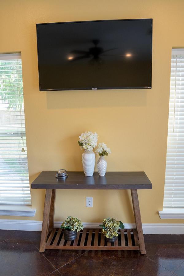 Serene 3Br Apartment 4Tvs Free Wi-Fi & Parking -E- Moss Point Bagian luar foto