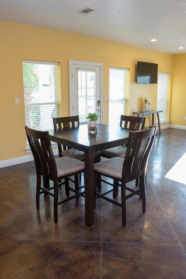 Serene 3Br Apartment 4Tvs Free Wi-Fi & Parking -E- Moss Point Bagian luar foto