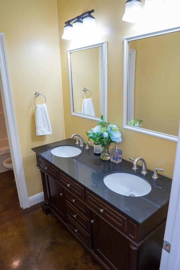 Serene 3Br Apartment 4Tvs Free Wi-Fi & Parking -E- Moss Point Bagian luar foto