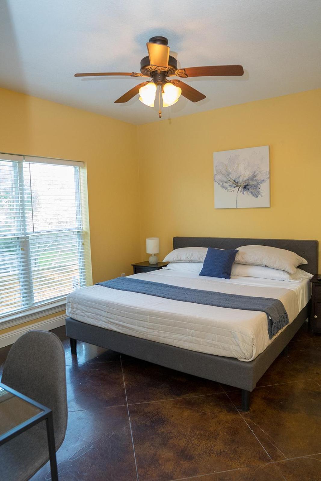 Serene 3Br Apartment 4Tvs Free Wi-Fi & Parking -E- Moss Point Bagian luar foto