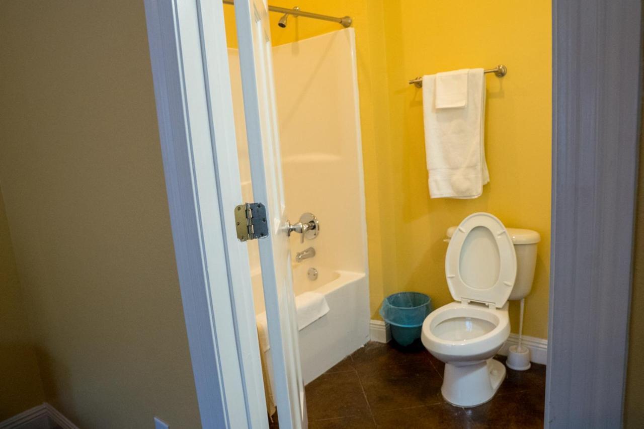 Serene 3Br Apartment 4Tvs Free Wi-Fi & Parking -E- Moss Point Bagian luar foto